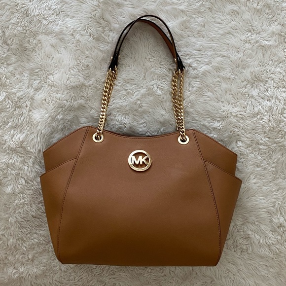 Michael Kors Handbags - Authentic Michael Kors Jet Set Travel Chain Tote